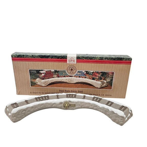 Hallmark Claus & Co RR Railroad Trestle Display Stand 4 Train Cars 1991 - Picture 3 of 12